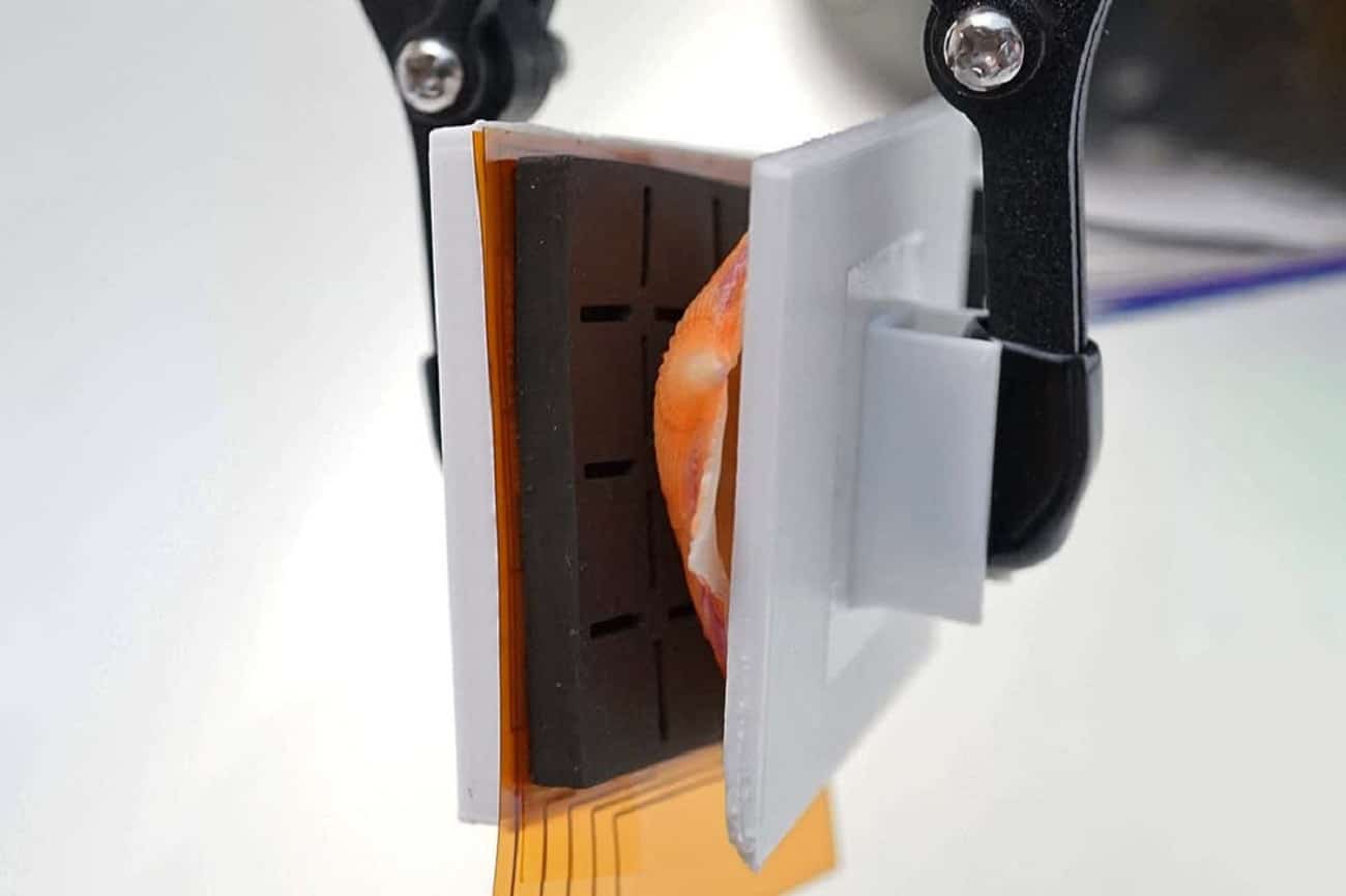 Ученые создали для роботов «магнитную кожу», способную к осязанию