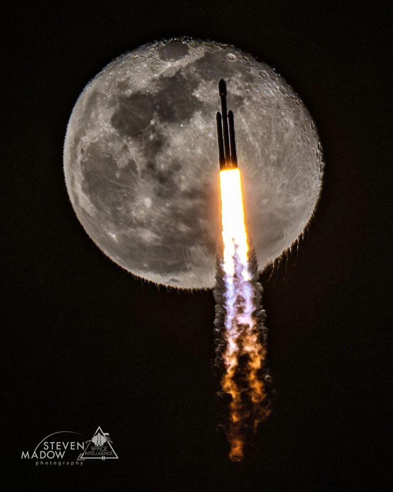 Falcon Heavy на фоне «дрожащей» Луны / © Steven Madow