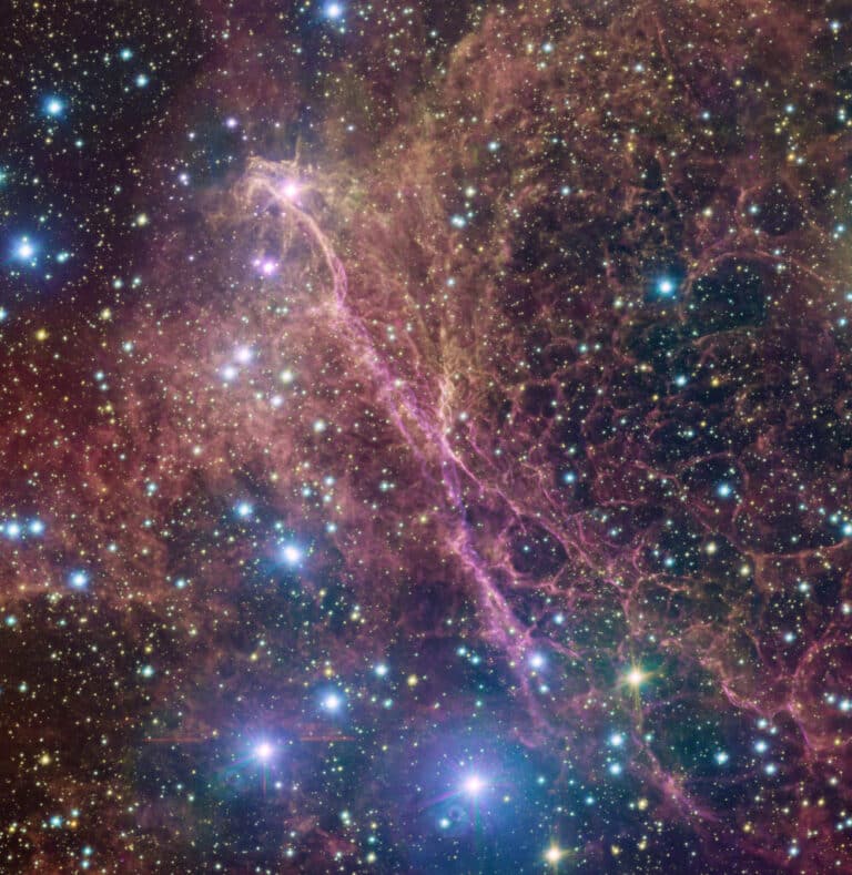 Остаток сверхновой в созвездии Паруса / © ESO / VPHAS+ team. Acknowledgement: CASU