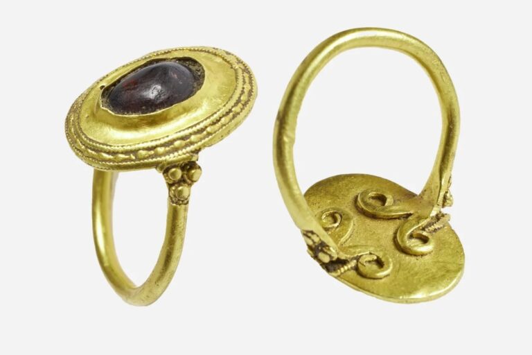 Золотое кольцо эпохи Меровингов / © National Museum