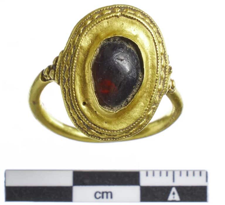 Золотое кольцо эпохи Меровингов / © National Museum