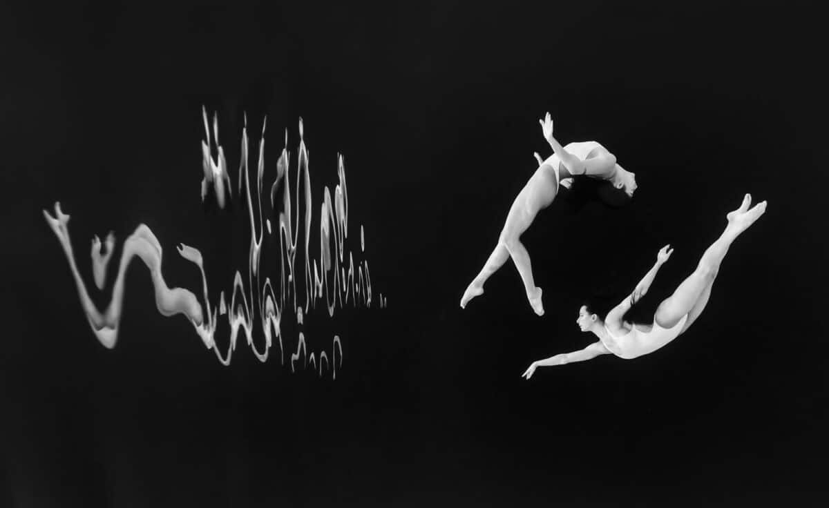 Победитель в категории «Черно-белое». Пловцы выступают под водой в бассейне для дайвинга в Перте, Западная Австралия / © Jasmine Skye Smith