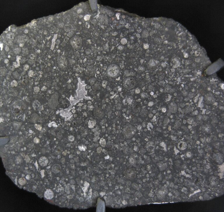 Жизнь на Земле могла зародиться из органического углерода метеоритов