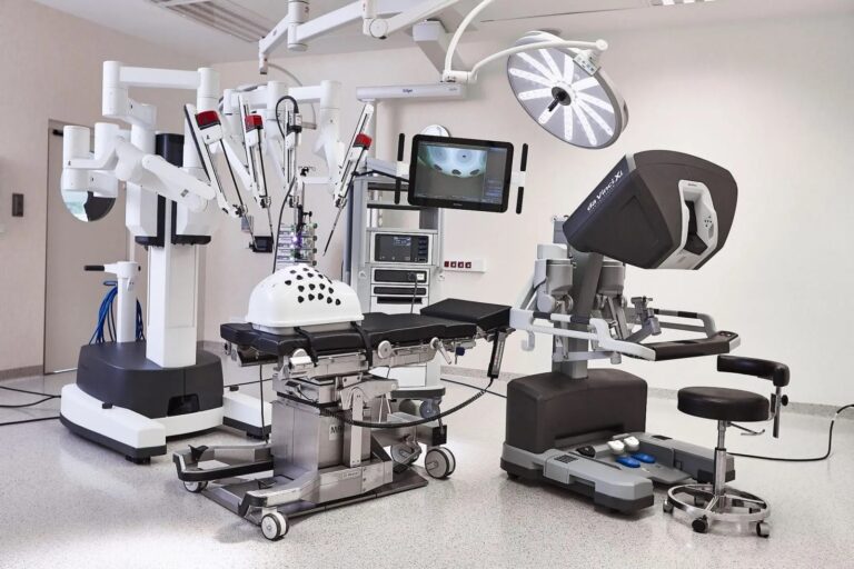 Хирургический робот Da Vinci / © Intuitive Surgical. Inc