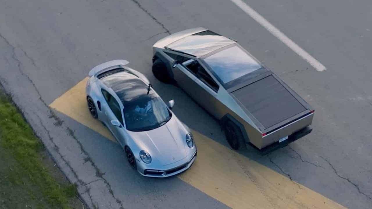 Реклама Tesla врет? Автомобилисты устроили реальные гонки между Cybertruck  и Porsche 911 Turbo S