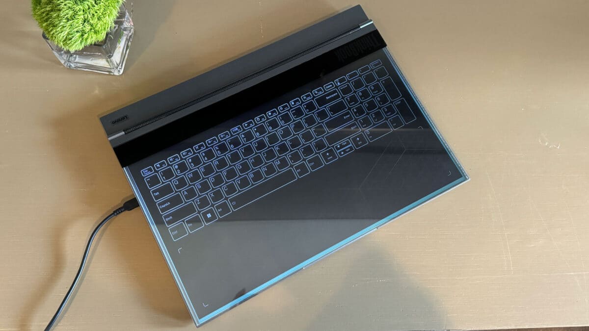 Ноутбук ThinkBook Transparent Display Laptop  / © Tom's Hardware