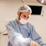 Медики предложили «ремонтировать» колени пациентов за счет носа