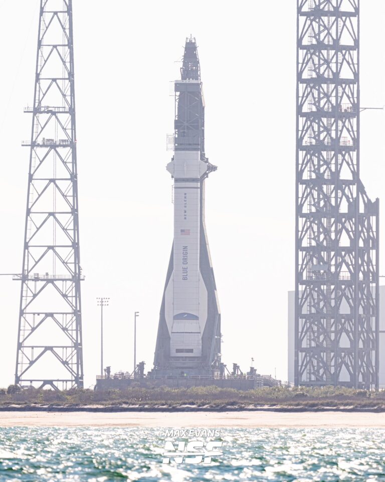 Инженерный макет ракеты New Glenn на стартовой площадке LC-36 во Флориде / © Max Evans / NSF