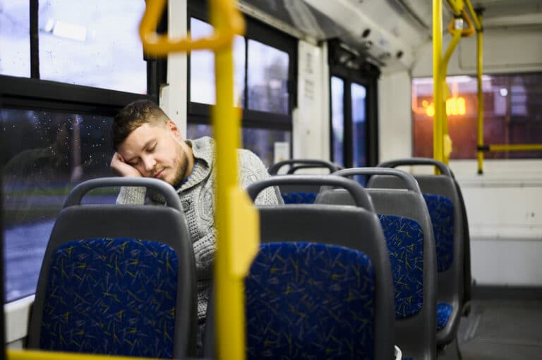 Киберпсихологи ННГУ выяснили, что сонливым людям труднее засыпать вечером