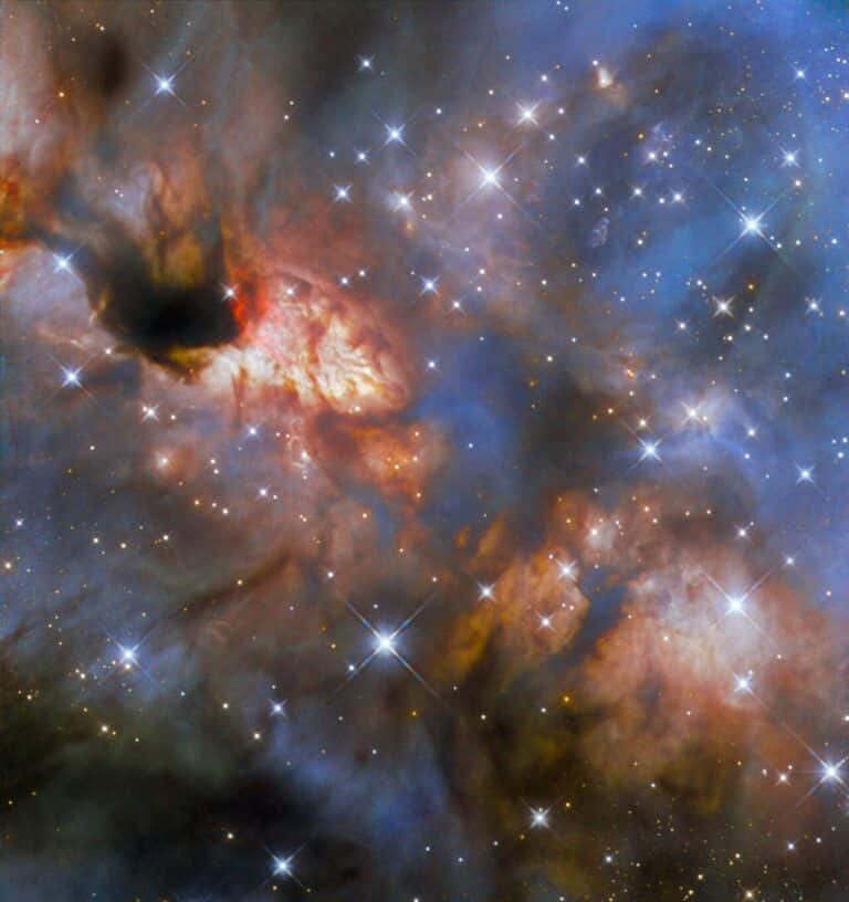 Область звездообразования IRAS 16562-3969 / © ESA / Hubble & NASA, R. Fedriani, J. Tan