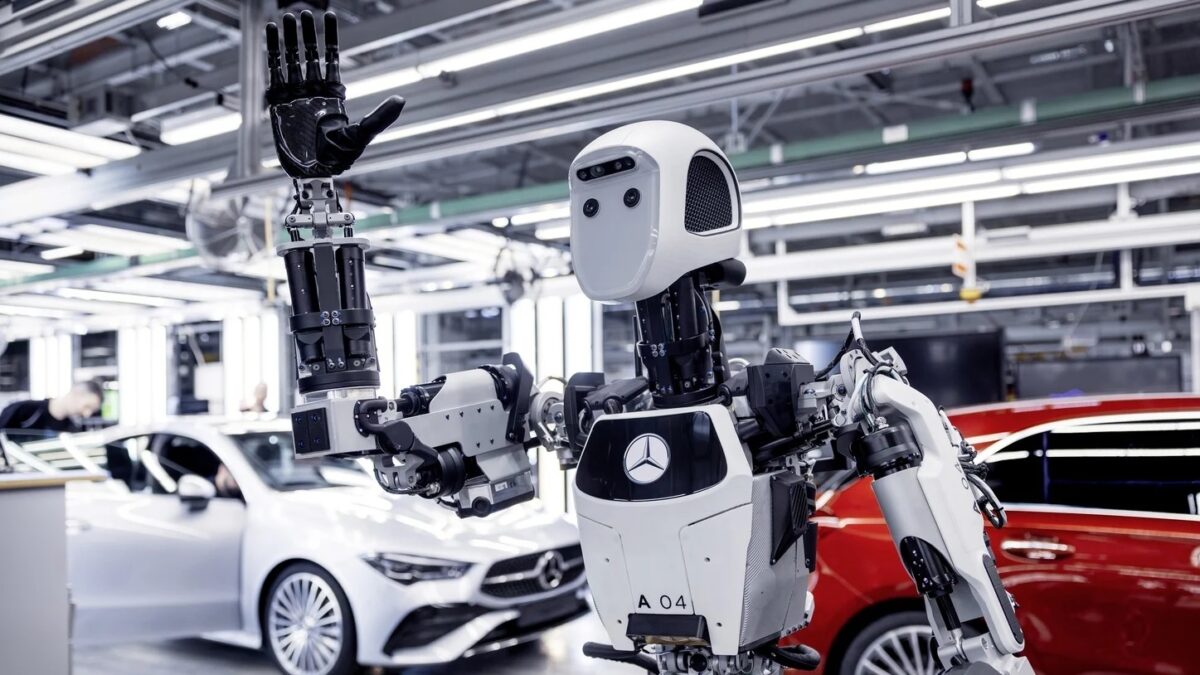 Робот Apollo на заводе Mercedes-Benz / © Apptronik
