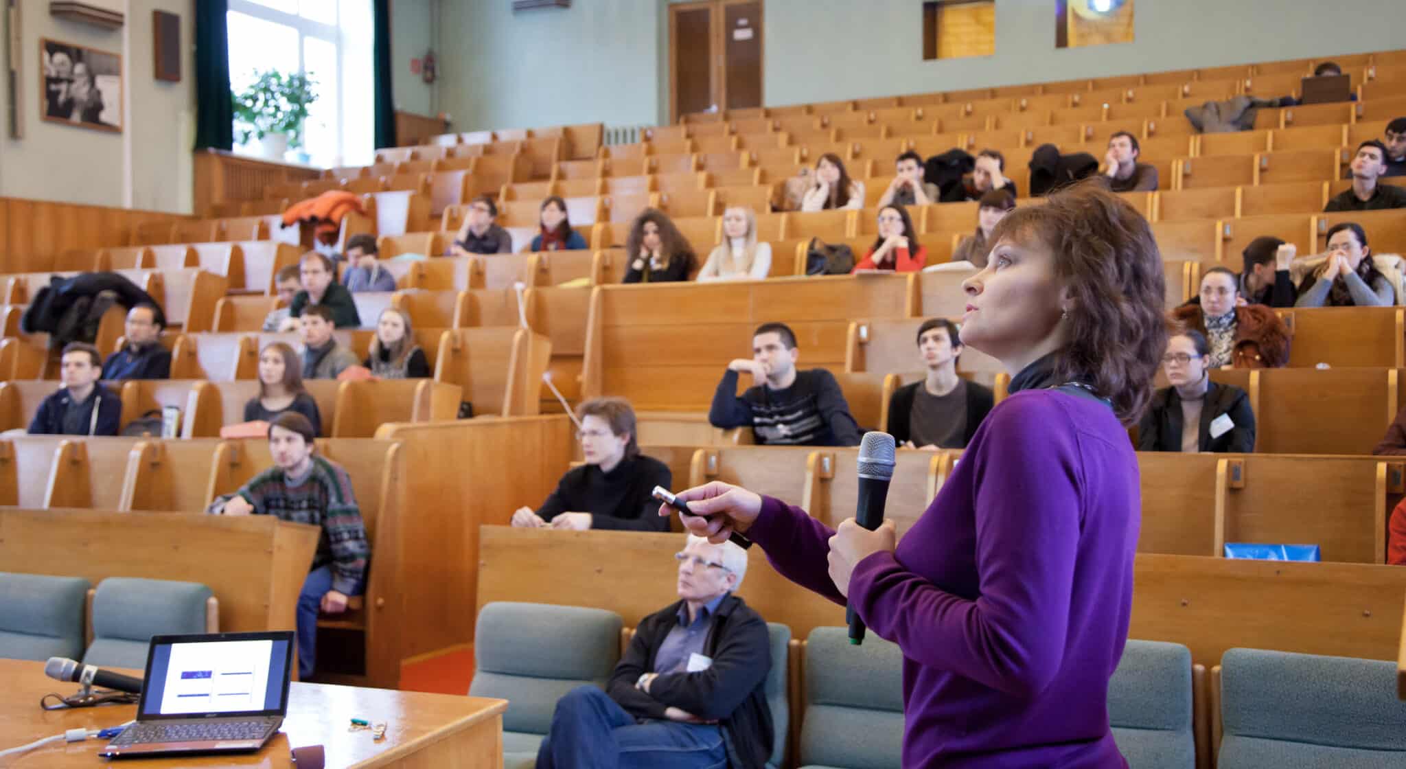 Женщины-преподаватели оказались больше удовлетворены своей работой, чем мужчины