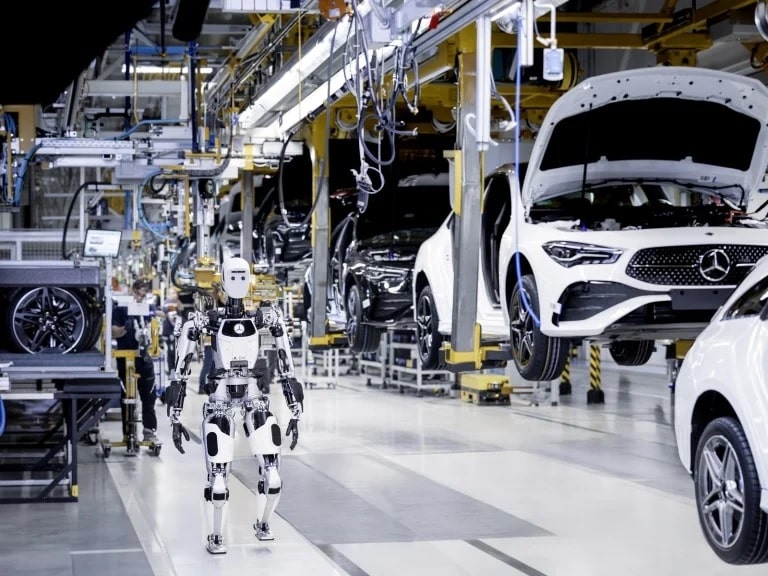 Робот Apollo на заводе Mercedes-Benz / © Apptronik