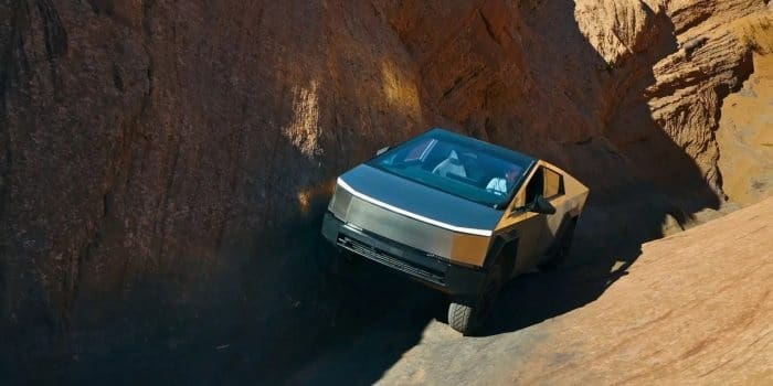 Tesla Cybertruck штурмует самое опасное ущелье пустыни Мохаве / © Tesla