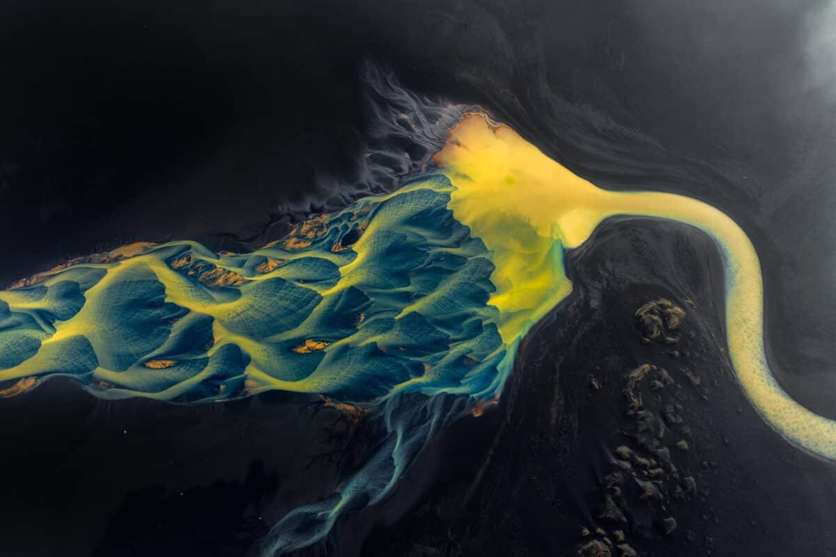 Первое место в категории «Искусство природы», золото-ледяная река в Исландии / © Miki Spitzer