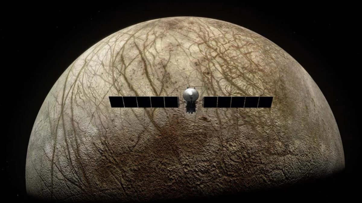 Europa Clipper сможет найти признаки внеземной жизни даже в частице льда