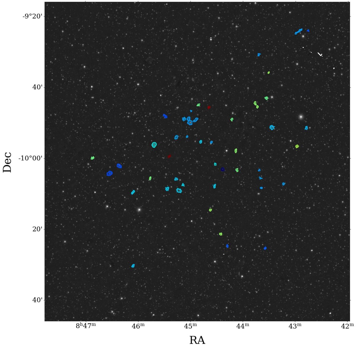 Новые галактики, обнаруженные с помощью радиотелескопа MeerKAT. Каждая отмечена цветным контуром / ©   M Glowacki, L Albrow, T Reynolds, E Elson, E K Mahony, J R Allison