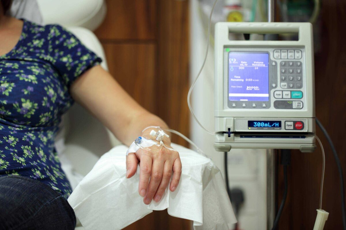 В СПбГУ создали неинвазивные сенсоры, позволяющие отслеживать эффективность химиотерапии