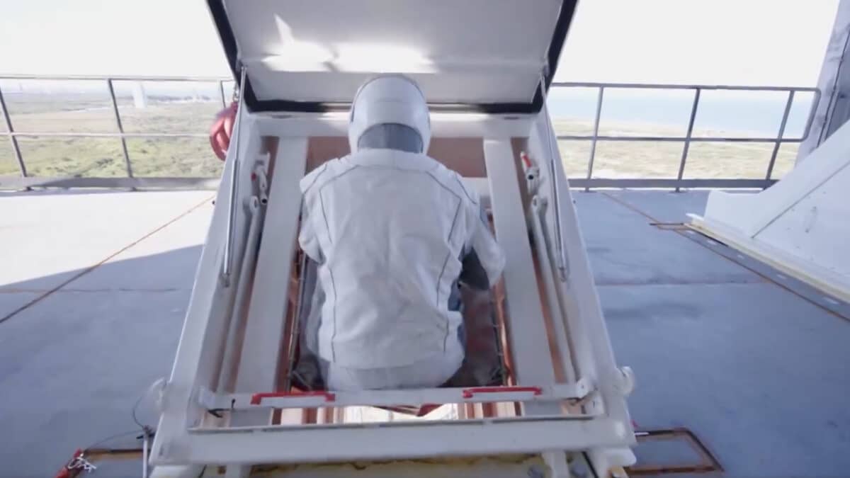 SpaceX тестирует свой новый трап для аварийного спасения астронавтов / © SpaceX