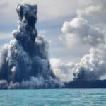 Вулканы и океаны: кто сильнее?