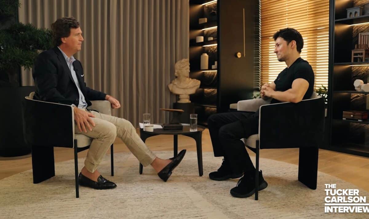 Американский журналист Такер Карлсон берет интервью у Павла Дурова / © TuckerCarlson / Youtube