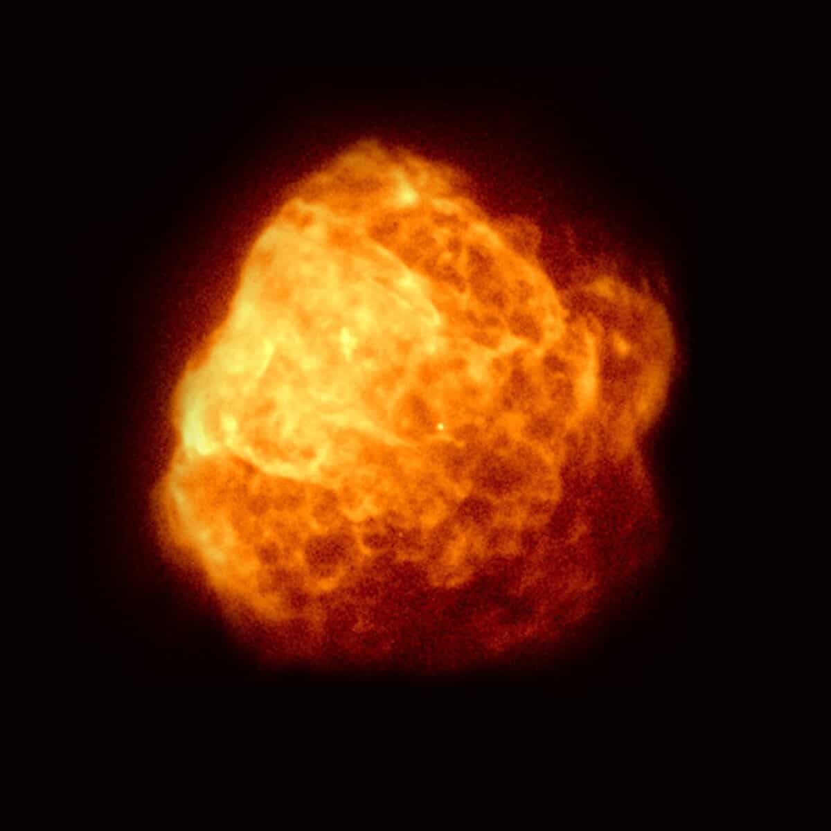  Остаток сверхновой PuppisA (Pup A)  / © EPSC, NAO / CAS, DSS, ESO 