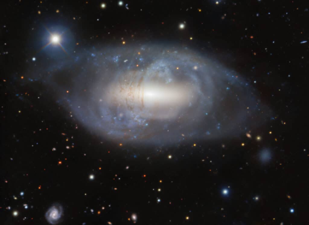 Галактика NGC 2685 / © International Gemini Observatory / NOIRLab / NSF / AURA / L. Bassino