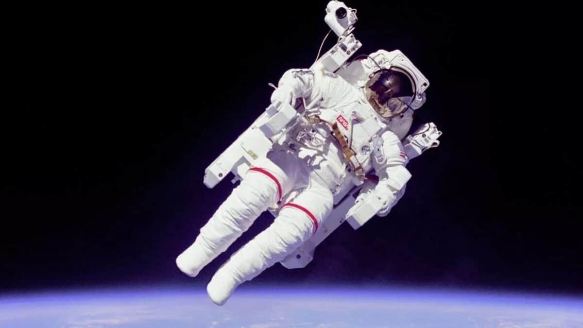 7 февраля 1984 года: первый человек, свободно летавший в космосе без страховки