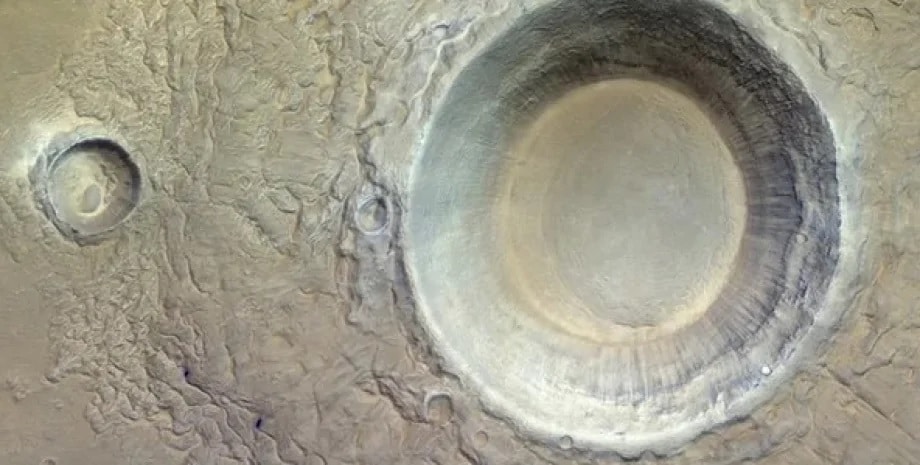 Огромный марсианский кратер / © ESA / TGO / CaSSIS