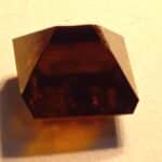 Физики изучили свойства желтого алмаза