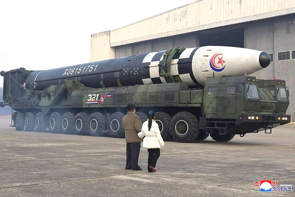 Межконтинентальная баллистическая ракета КНДР / © STR / KCNA VIA KNS / AFP