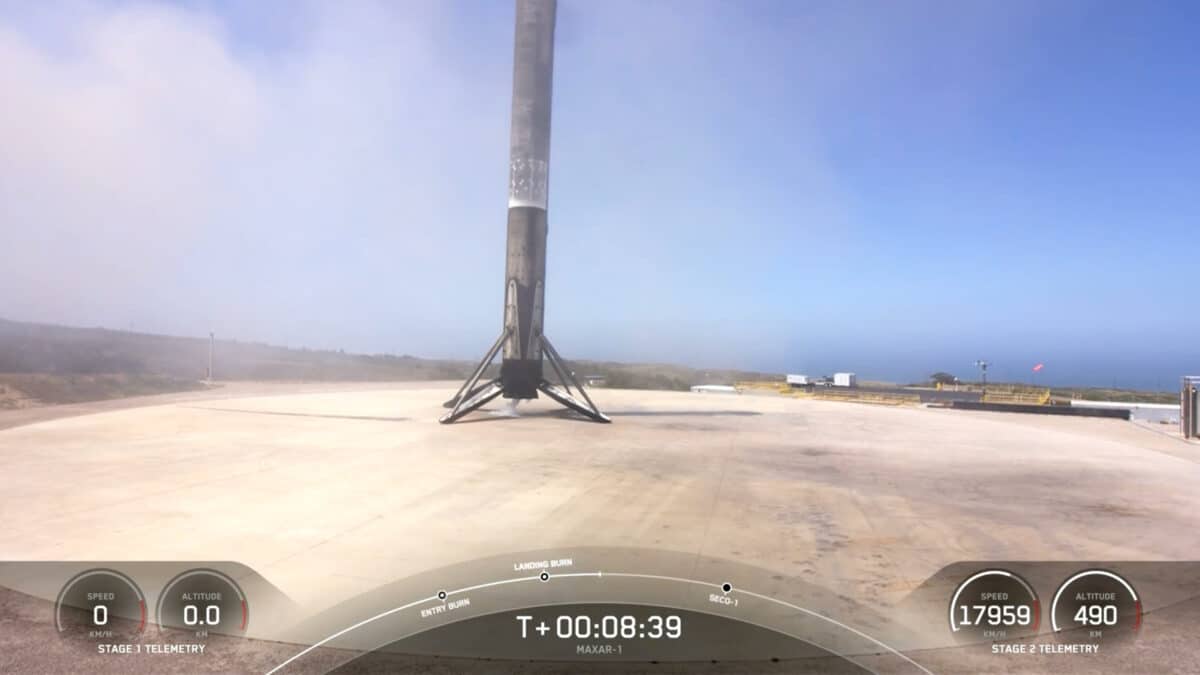 Первая ступень ракеты Falcon 9 B1061 благополучно вернулась на Землю / © SpaceX