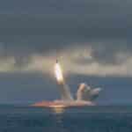 Баллистическую ракету «Булава» морского базирования приняли на вооружение армии России