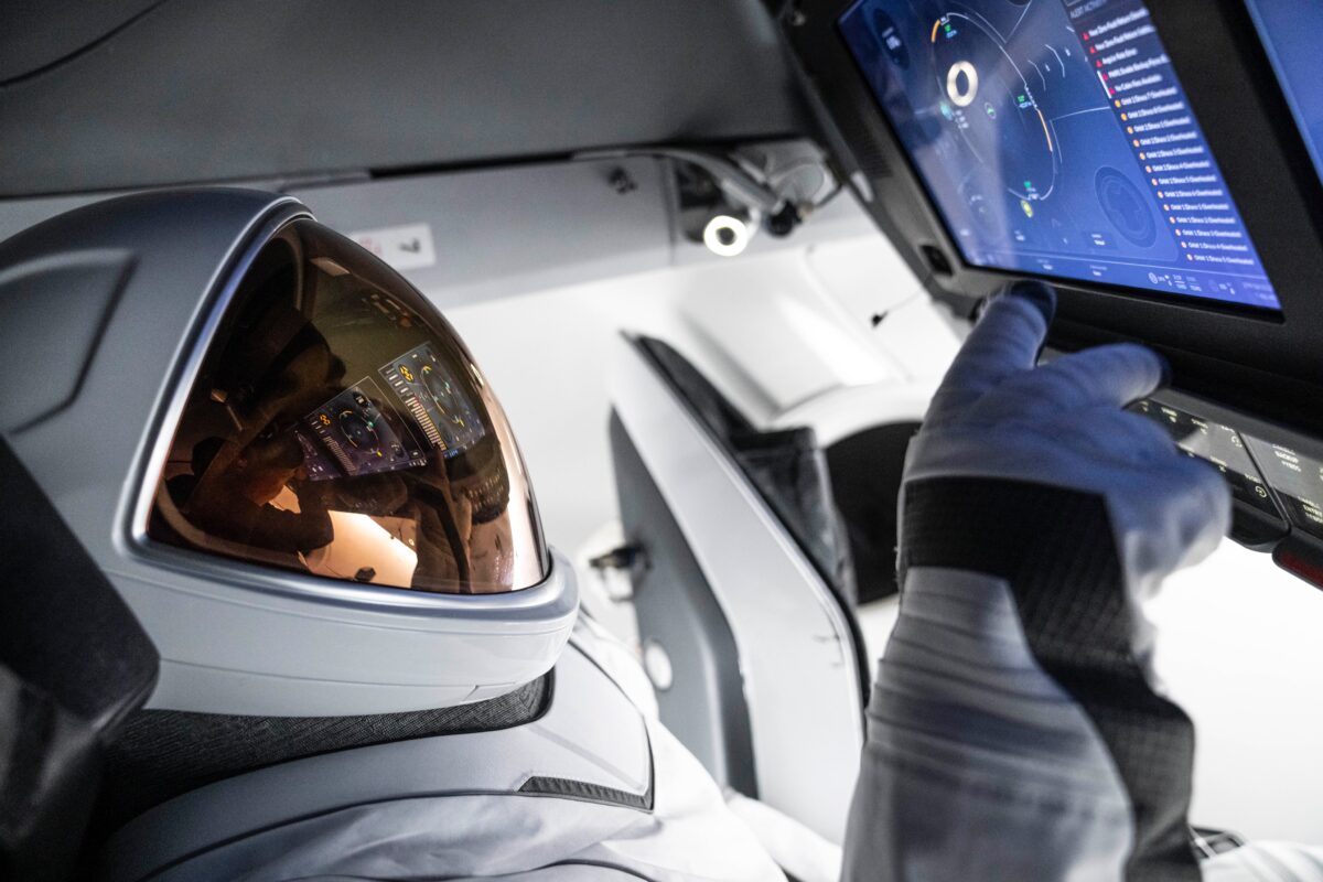 Скафандр SpaceX для внекорабельной деятельности / © SpaceX