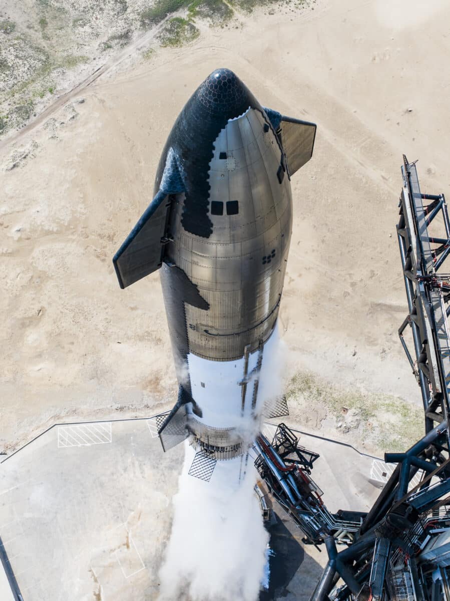 Прототип транспортной системы Starship на «Звездной базе» SpaceX в штате Техас / © SpaceX