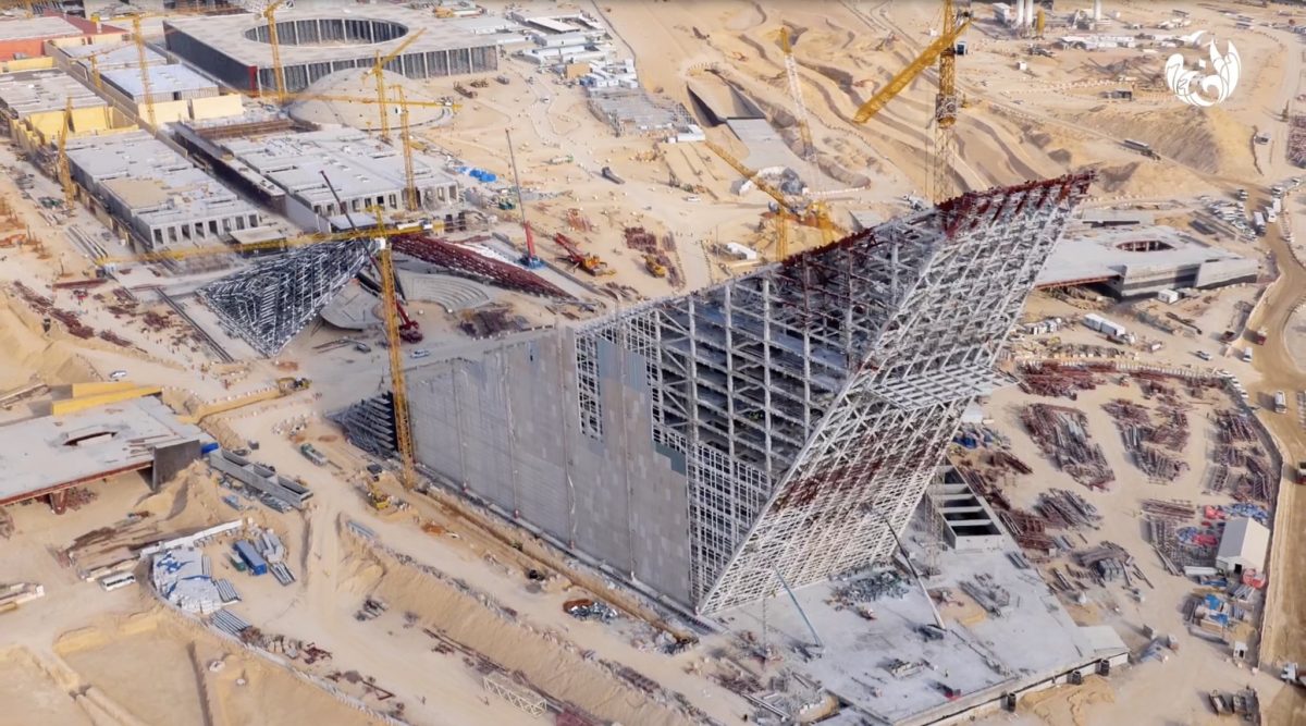 Каркас Музея мировых культур, который возвели за 11 месяцев. Высота сооружения 110 метров / © SaudiProject