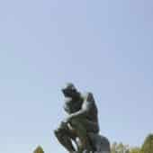 Скульптура «Мыслитель» Огюста Родена в Париже