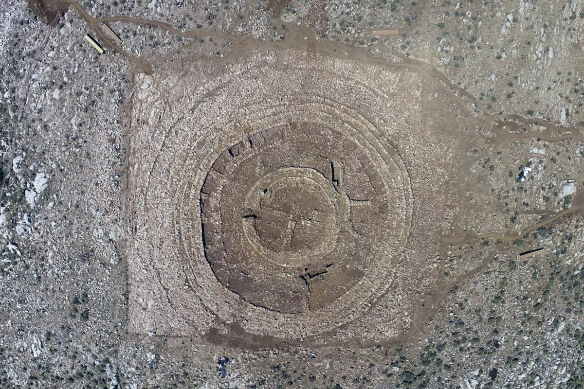 Круглое каменное сооружение площадью 1800 квадратных метров, которое обнаружили вблизи критского города Кастелион / © Greek Culture Ministry