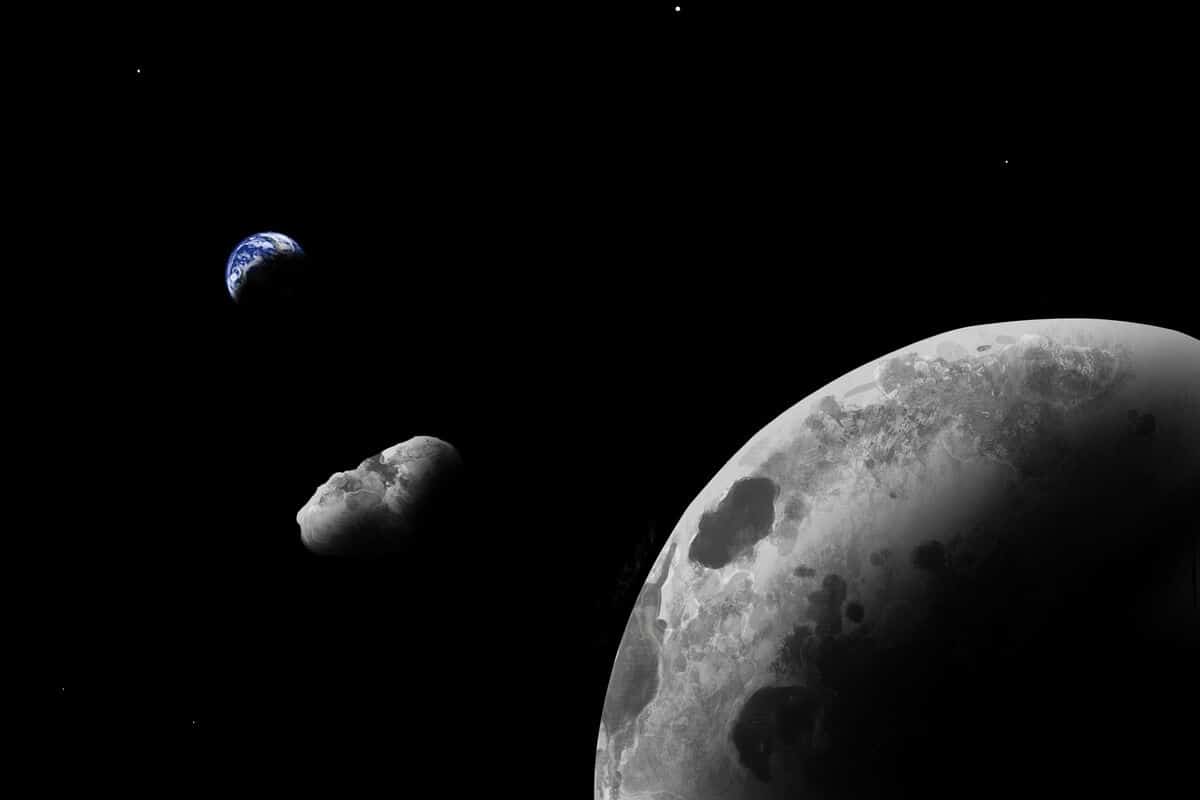 Земля, Луна и астероид, фантазия художника / © Getty Images
