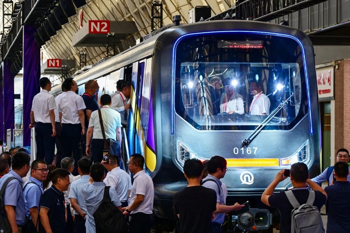 Первый в мире пассажирский поезд из углеродного волокна Cetrovo 1.0  / © Синьхуа