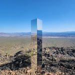 В США обнаружили новый загадочный зеркальный столб