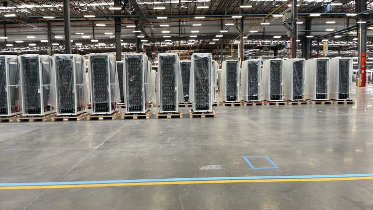 Серверные стойки для суперкомпьютера Маска / © Dell Technologies