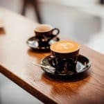 Сидячий образ жизни в сочетании с питьем кофе оказался менее вредным, чем без кофе