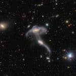 Телескоп «Субару» запечатлел пару взаимодействующих галактик, напоминающих медузу  