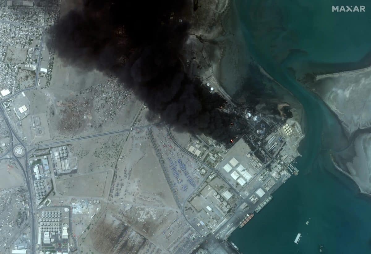 Нефтехранилища йеменского порта Ходейда после атаки авиации Израиля / © Maxar