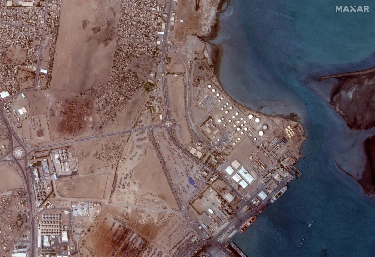 Нефтехранилища йеменского порта Ходейда до атаки авиации Израиля / © Maxar