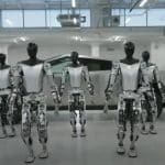 Маск уточнил сроки массового производства человекоподобных роботов Tesla Optimus