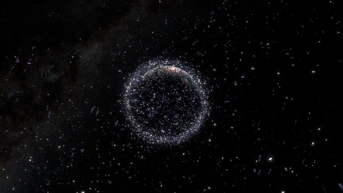 Художественное изображение космического мусора / © ESA / ID&Sense / ONiRiXEL