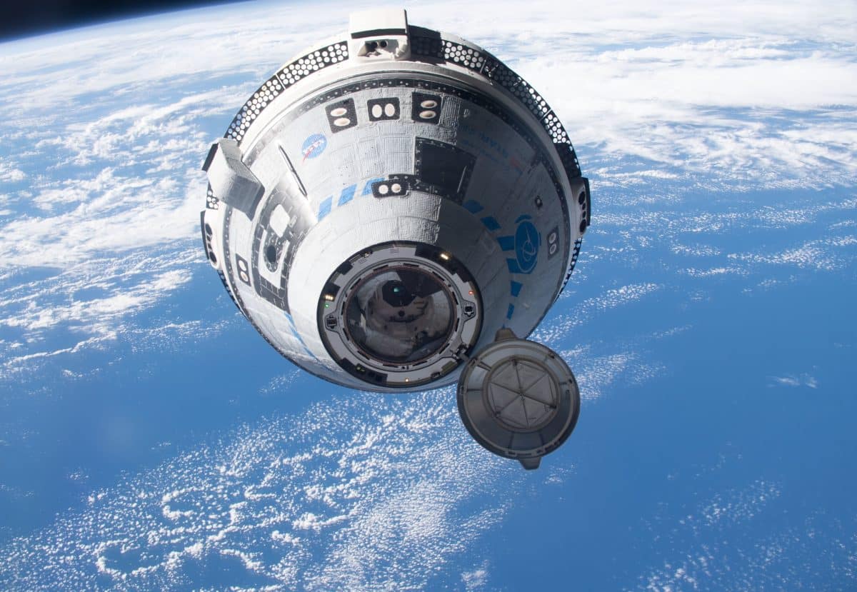 Starliner приближается к МКС / © NASA