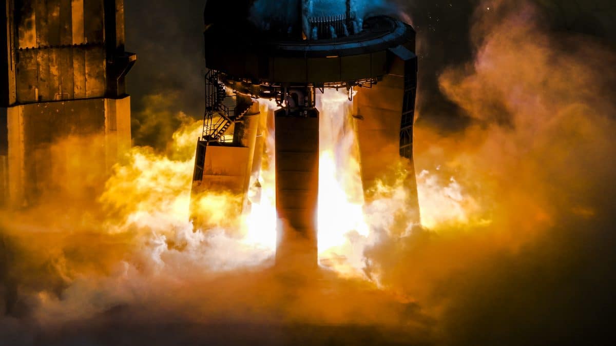 Статическое огневое испытание ускорителя Super Heavy Booster 12 / © SpaceX